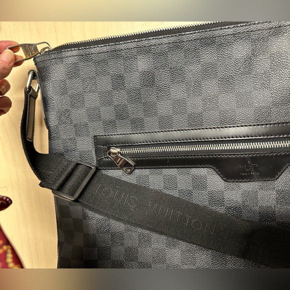 WOW POSHMARK - Authentic GM Louis Vuitton Damier Graphite Mick - Picture 12 of 16